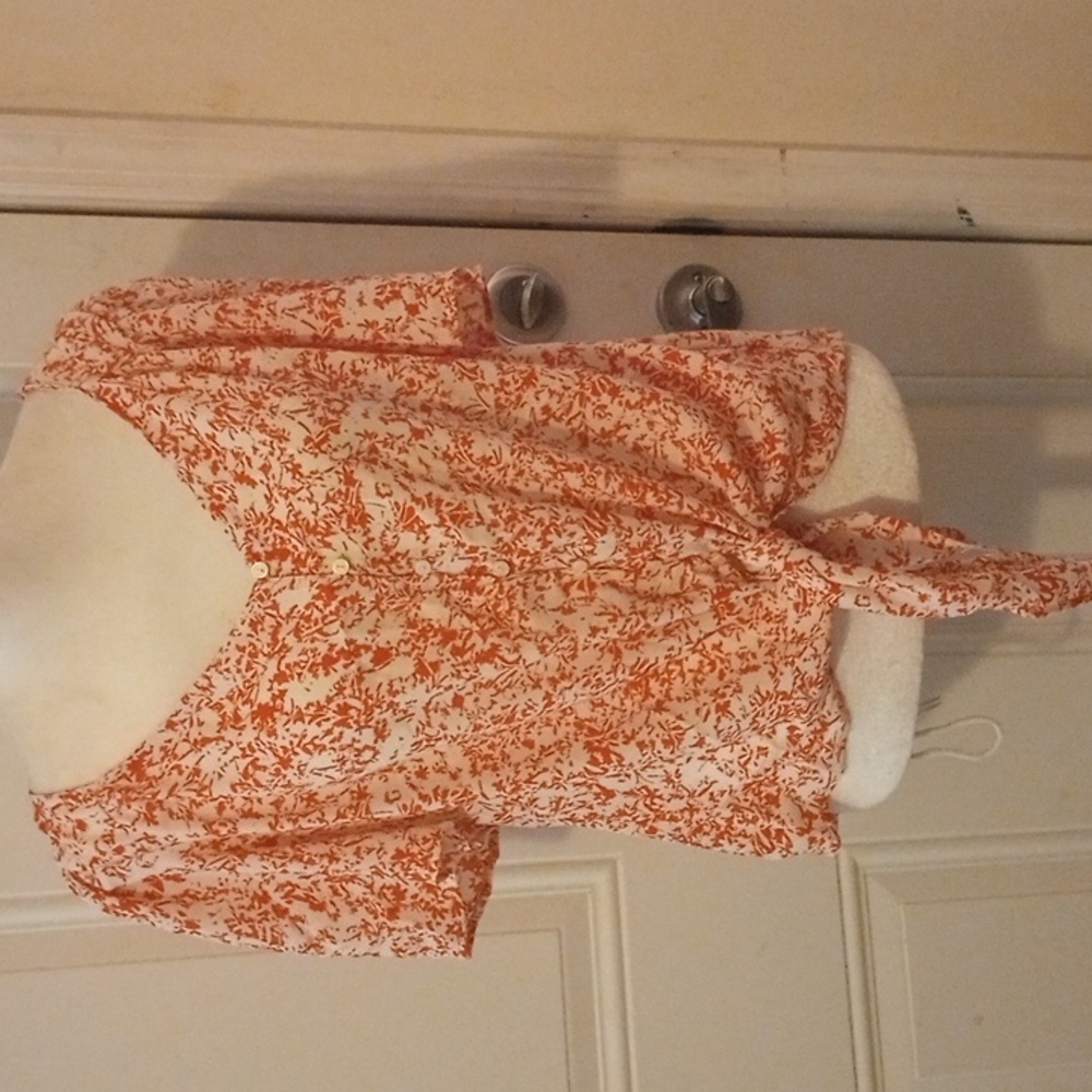 Red and white shirt sleeve lush blouse